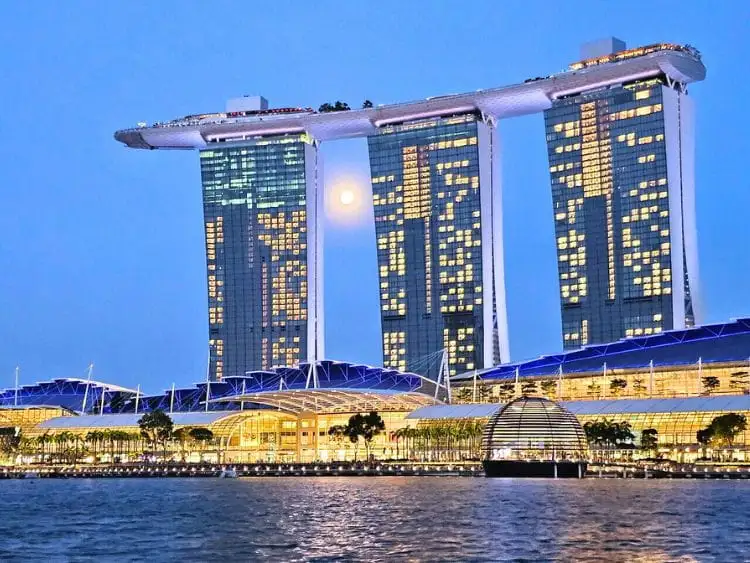 Charming Private Singapore Night Tour with River Cruise